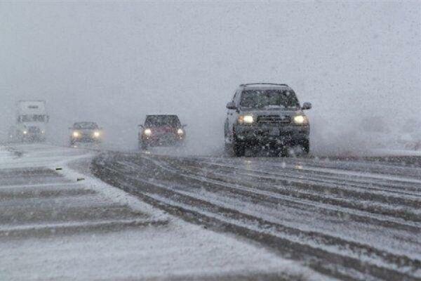 جاده های منتهی به مازندران برفی و لغزنده است