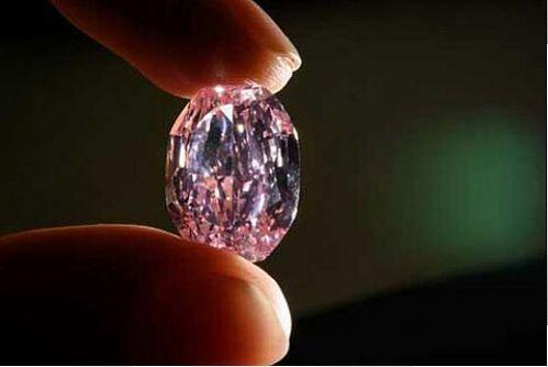 رکورد فروش گران ترین الماس صورتی شکسته شد